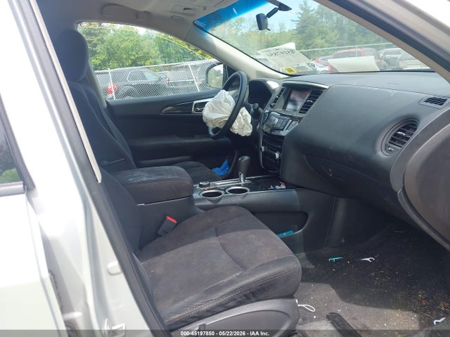 Nissan Pathfinder S