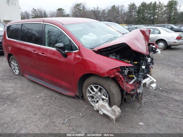 Salvage Chrysler Pacifica Image