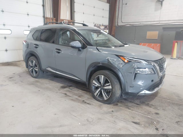 Salvage Nissan Rogue Image