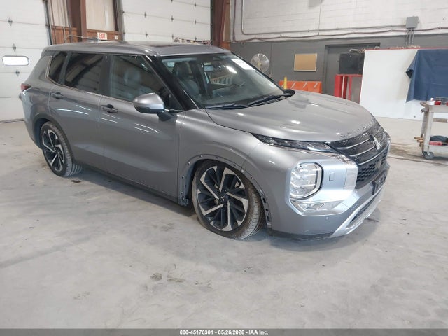 Salvage Mitsubishi Outlander Image