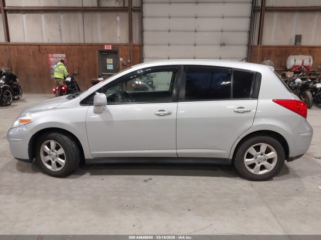 Nissan Versa 1.8 S