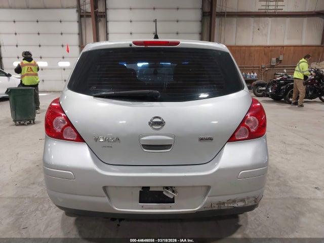 Nissan Versa 1.8 S