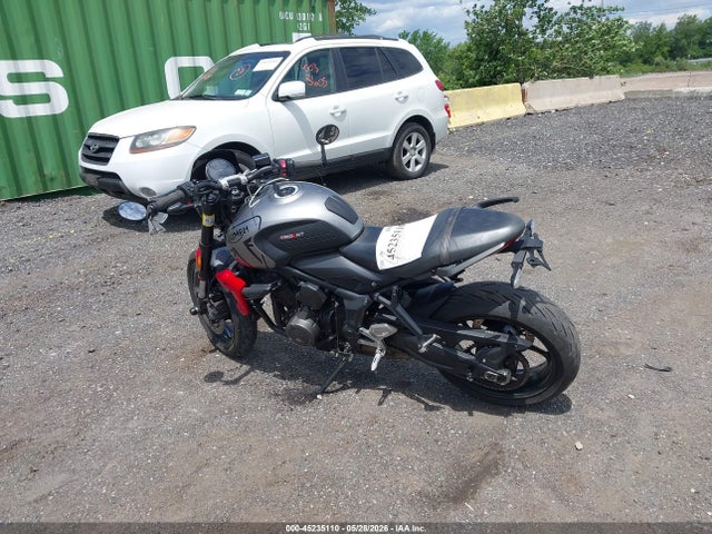 Triumph Trident 660