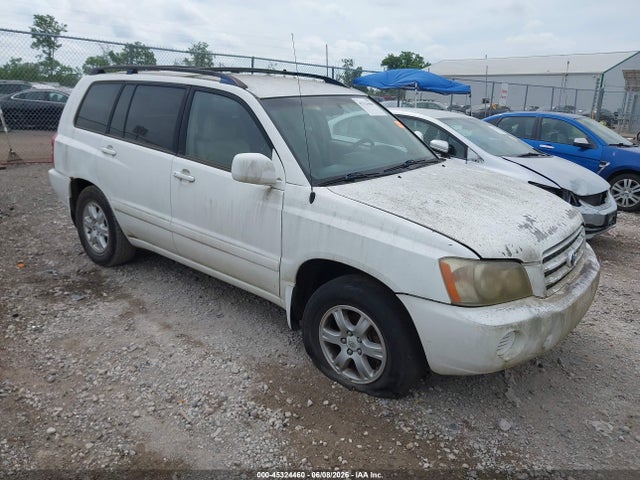 Salvage Toyota Highlander Image