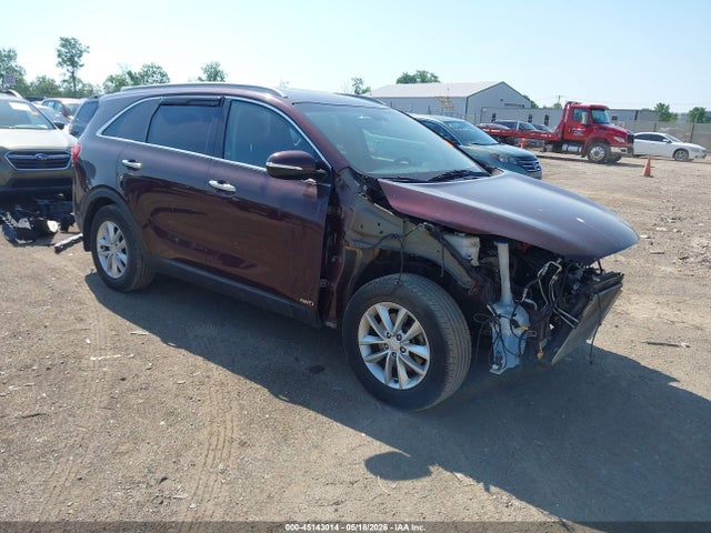 Salvage Kia Sorento Image