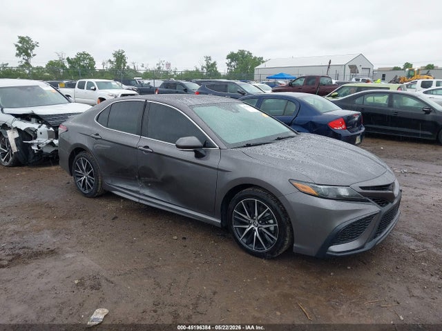 Salvage Toyota Camry Image