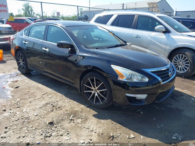 Salvage Nissan Altima Image