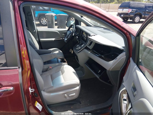 Toyota Sienna Xle 8 Passenger