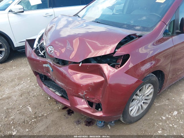 Toyota Sienna Xle 8 Passenger
