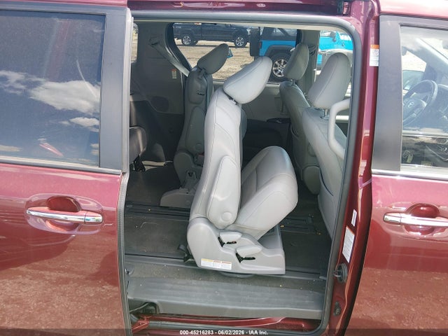 Toyota Sienna Xle 8 Passenger