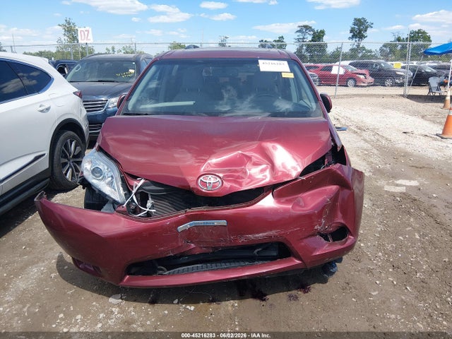 Toyota Sienna Xle 8 Passenger