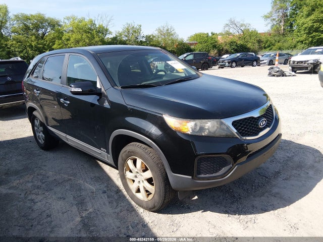 Salvage Kia Sorento Image