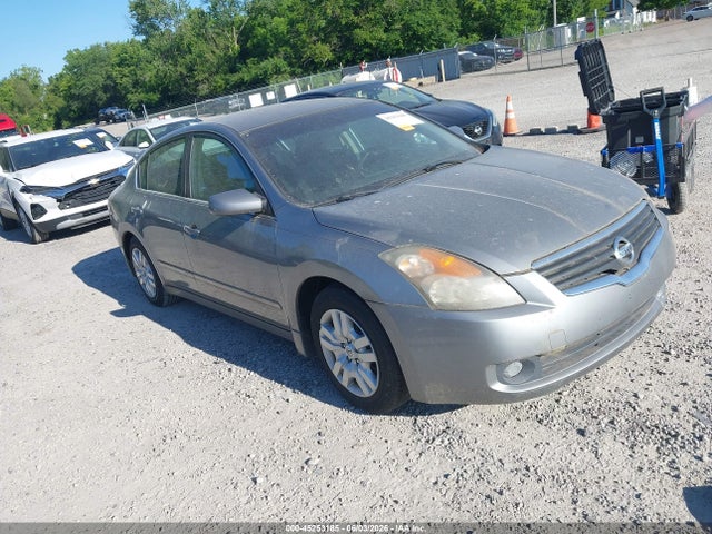 Salvage Nissan Altima Image