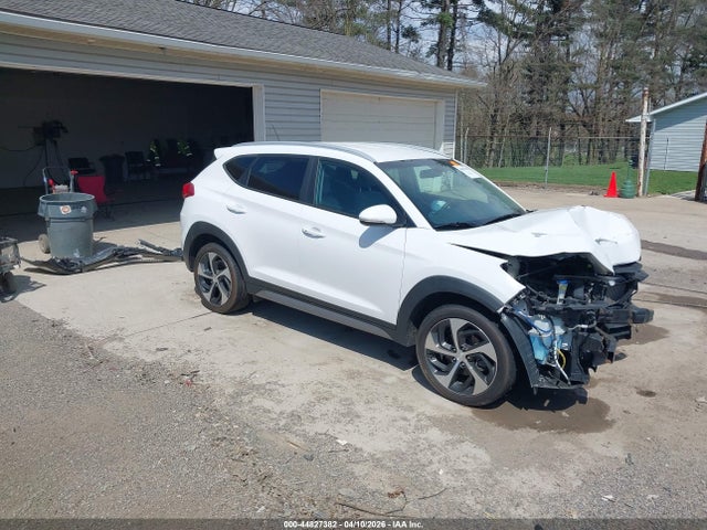 Salvage Hyundai TUCSON Image
