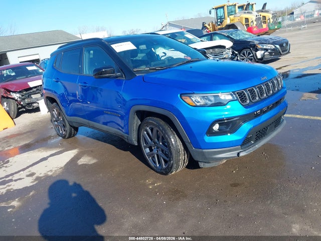 Salvage Jeep Compass Image