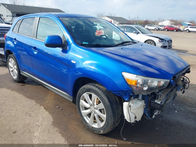 Salvage Mitsubishi Outlander Image