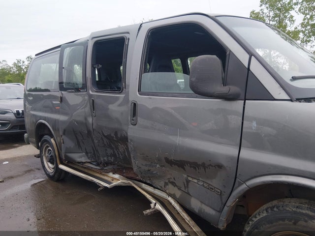 GMC Savana Standard
