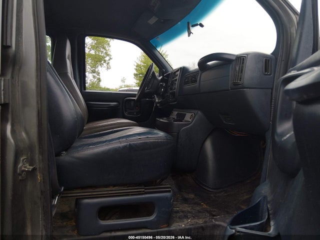 GMC Savana Standard
