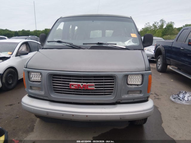 GMC Savana Standard