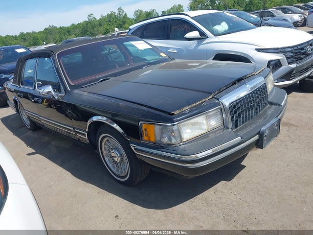 Salvage Lincoln Towncar Image