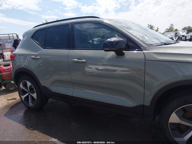 Volvo XC40 B5 Plus Dark Theme