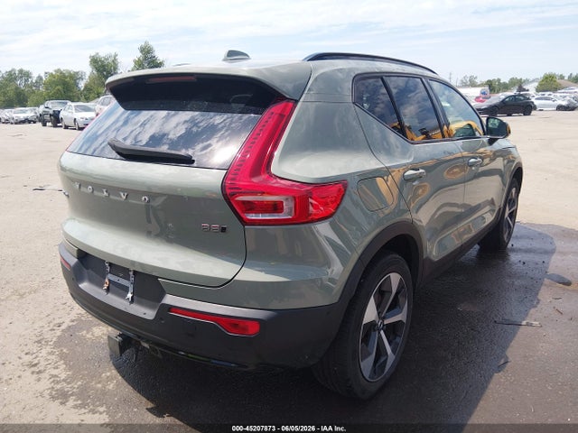 Volvo XC40 B5 Plus Dark Theme
