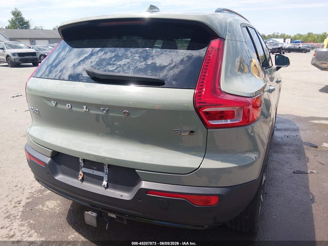 Volvo XC40 B5 Plus Dark Theme