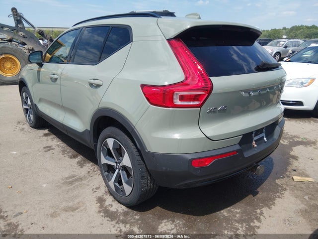 Volvo XC40 B5 Plus Dark Theme