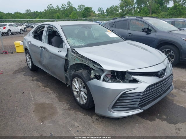 Salvage Toyota Camry Image