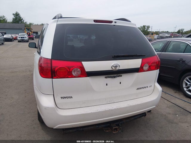 Toyota Sienna Ce