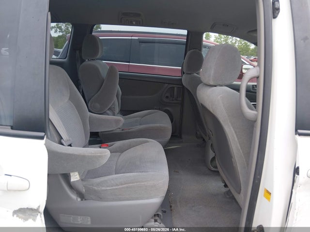 Toyota Sienna Ce