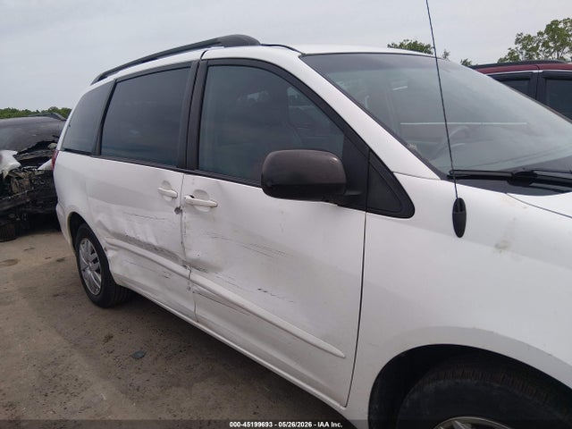 Toyota Sienna Ce