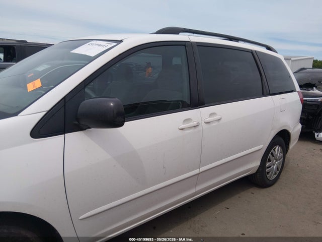 Toyota Sienna Ce