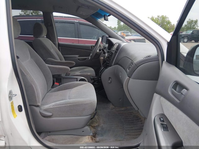 Toyota Sienna Ce