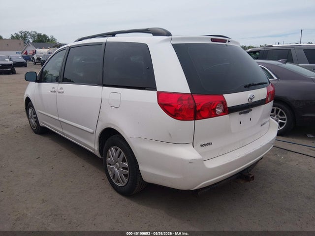 Toyota Sienna Ce
