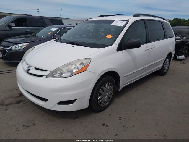 Toyota Sienna Ce