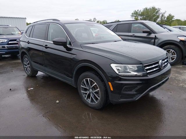 Salvage Volkswagen Tiguan Image