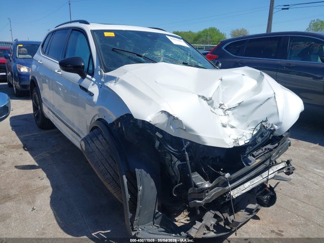 Salvage Volkswagen Tiguan Image