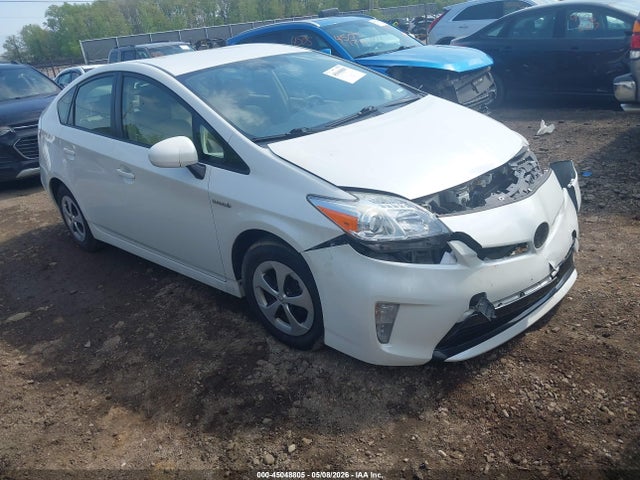 Salvage Toyota Prius Image
