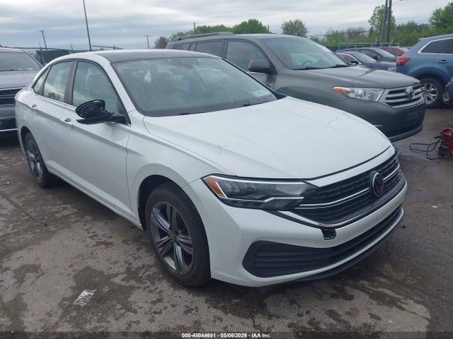 Salvage Volkswagen Jetta Image