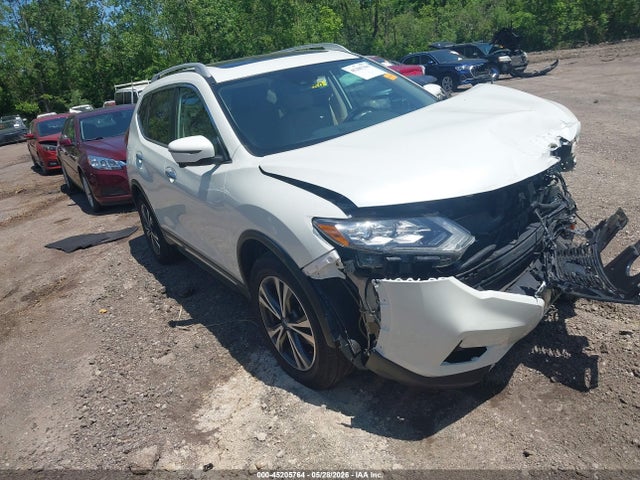 Salvage Nissan Rogue Image