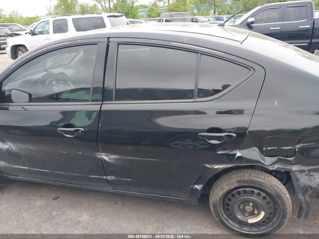 Nissan Versa 1.6 S+
