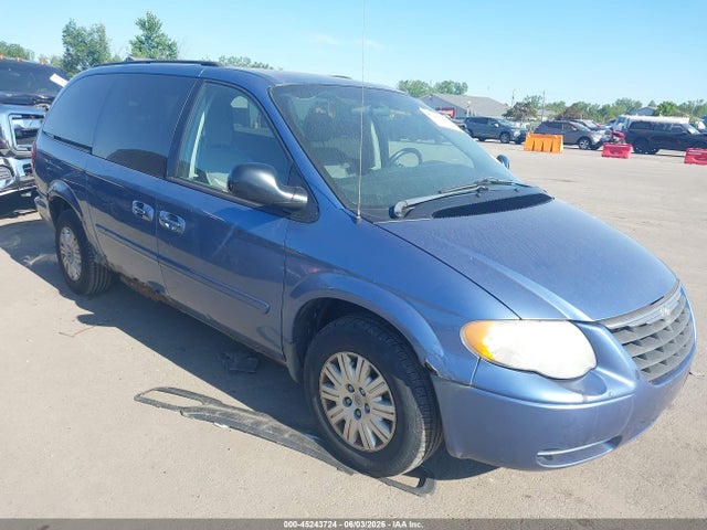 Salvage Chrysler Town & Country Image
