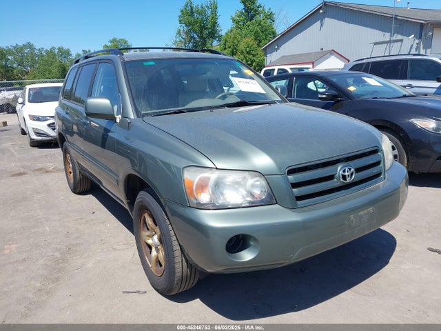 Salvage Toyota Highlander Image