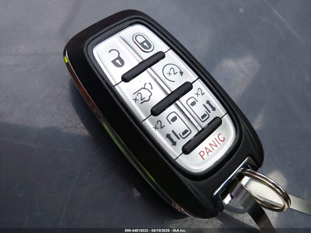 Chrysler Pacifica Touring-l