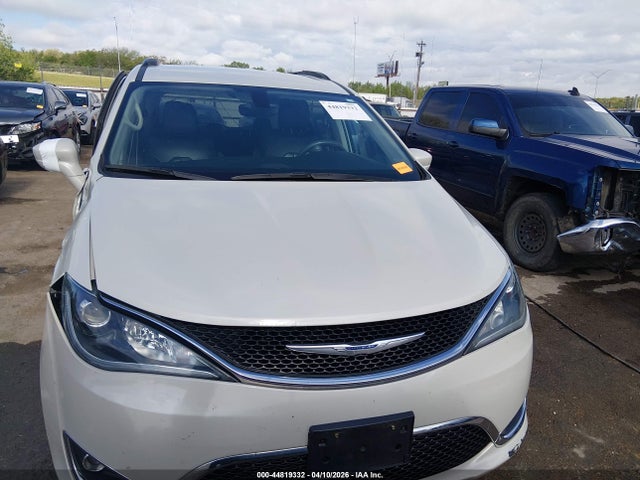 Chrysler Pacifica Touring-l