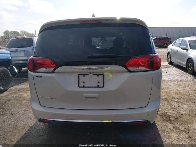 Chrysler Pacifica Touring-l