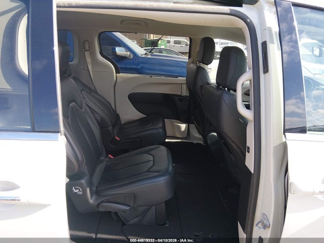 Chrysler Pacifica Touring-l