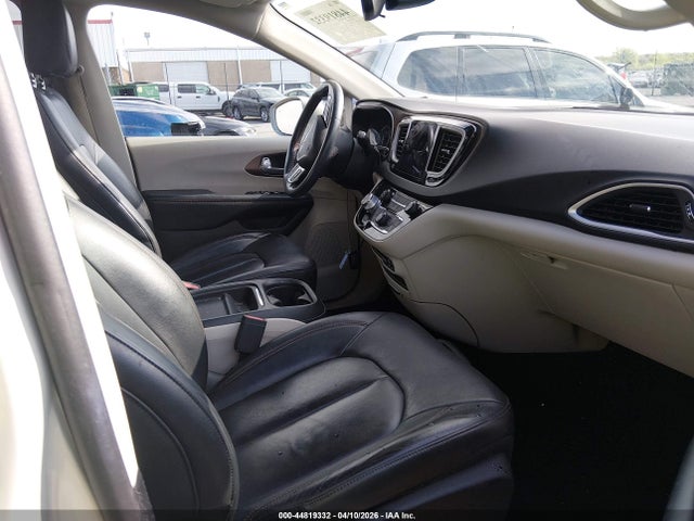 Chrysler Pacifica Touring-l