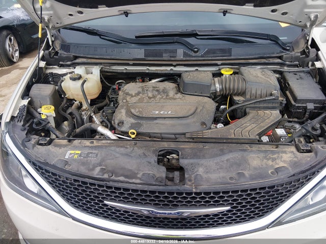 Chrysler Pacifica Touring-l